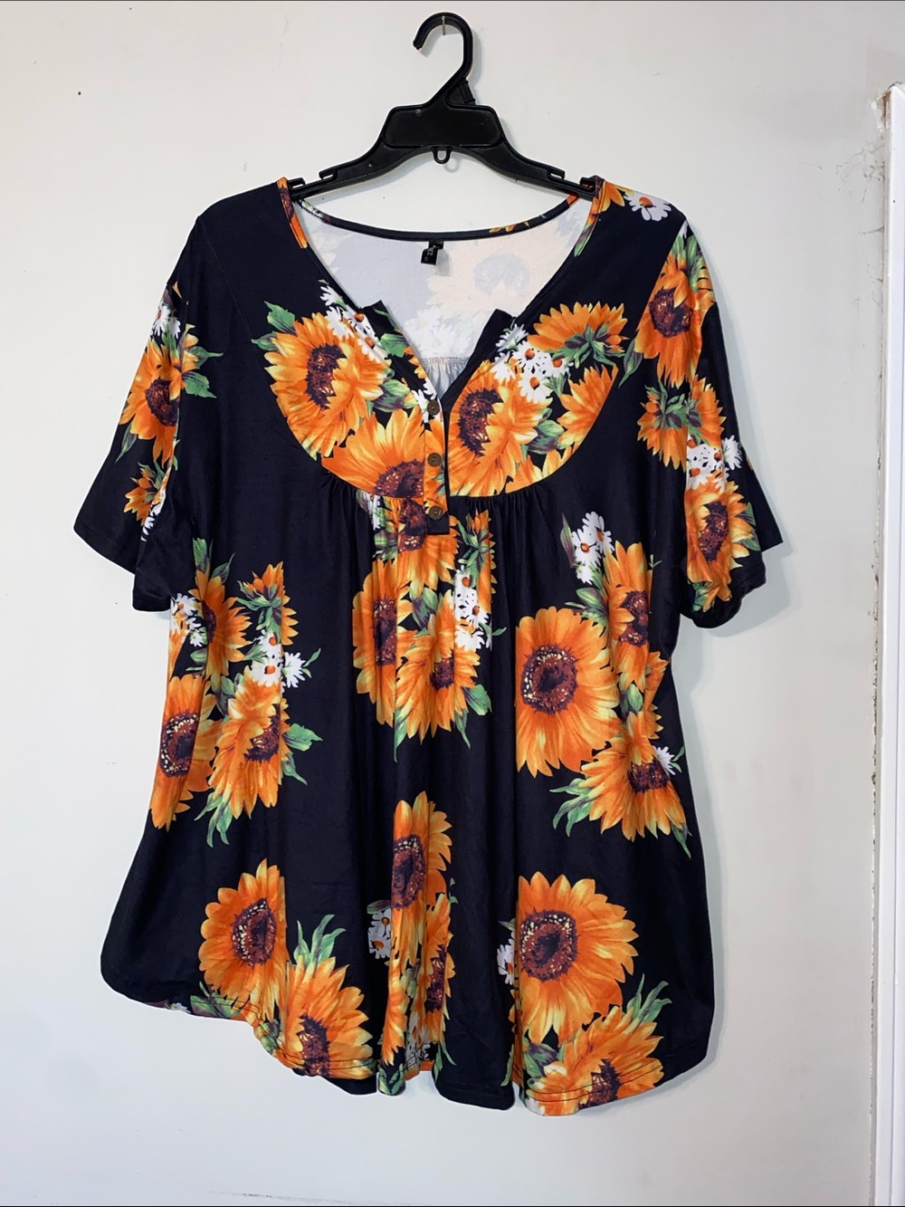 Plus-Size Sunflower V-Neck Tunic Top - Black & Orange